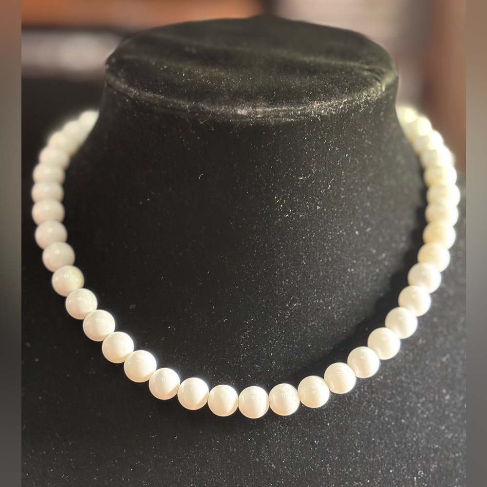 Classic White Freshwater Shell Beaded Necklace - Women's Jewelry 17 inches